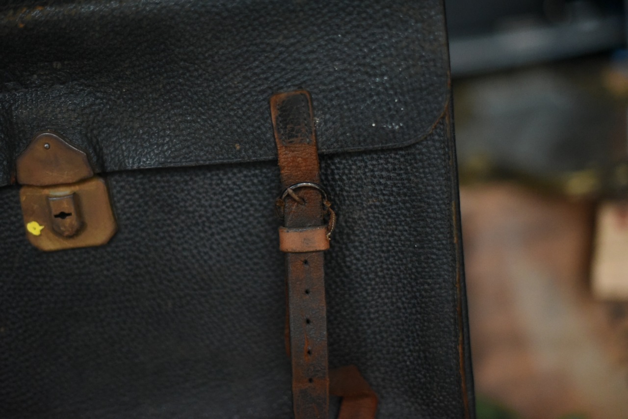 100400 ヴィンテージ　バッグ　ブリーフケース 　破れ有り　MADE IN ENGLAND