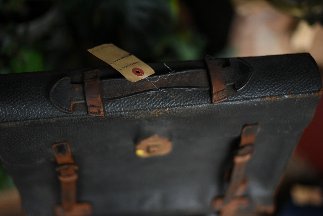 100400 ヴィンテージ　バッグ　ブリーフケース 　破れ有り　MADE IN ENGLAND