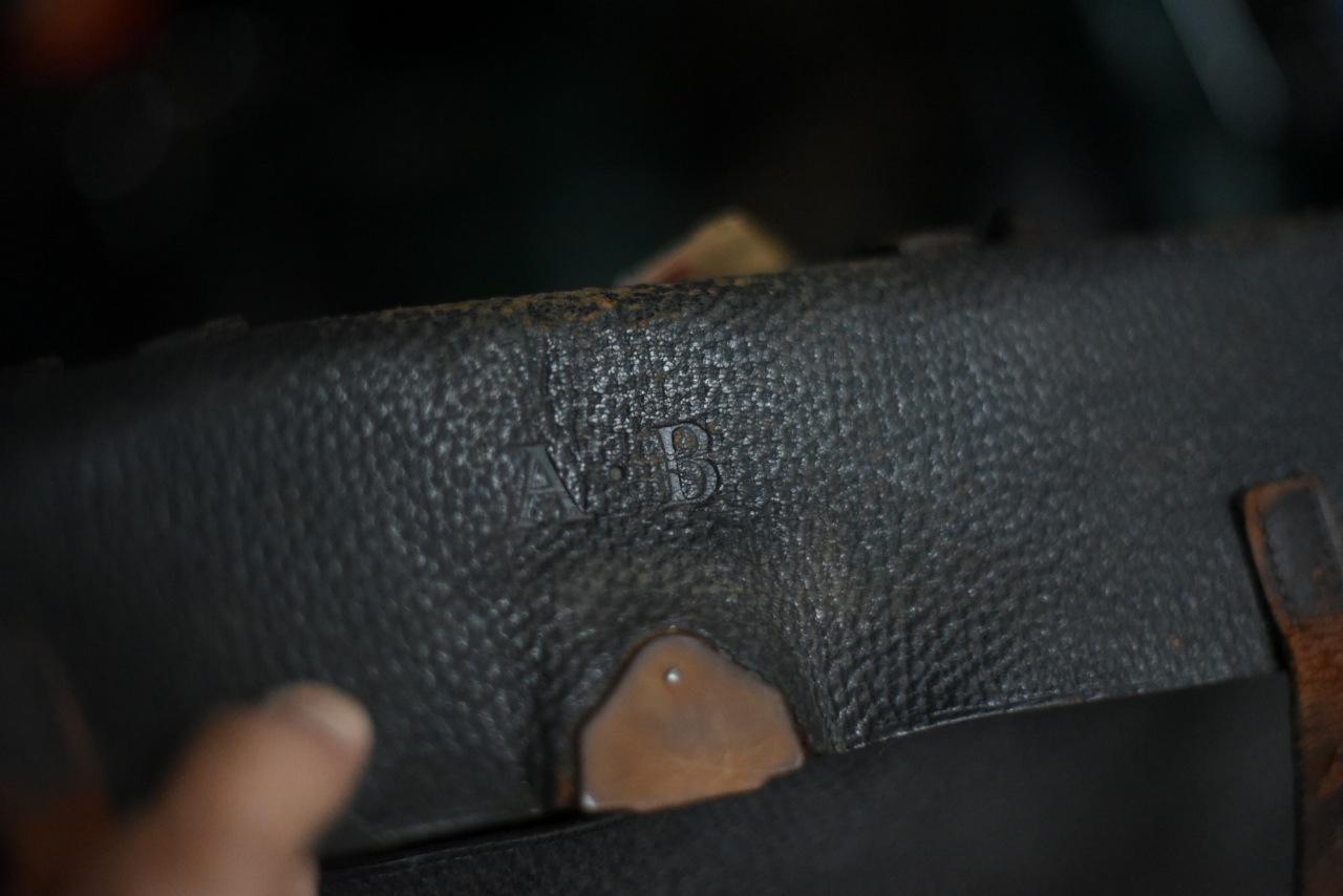 100400 ヴィンテージ　バッグ　ブリーフケース 　破れ有り　MADE IN ENGLAND