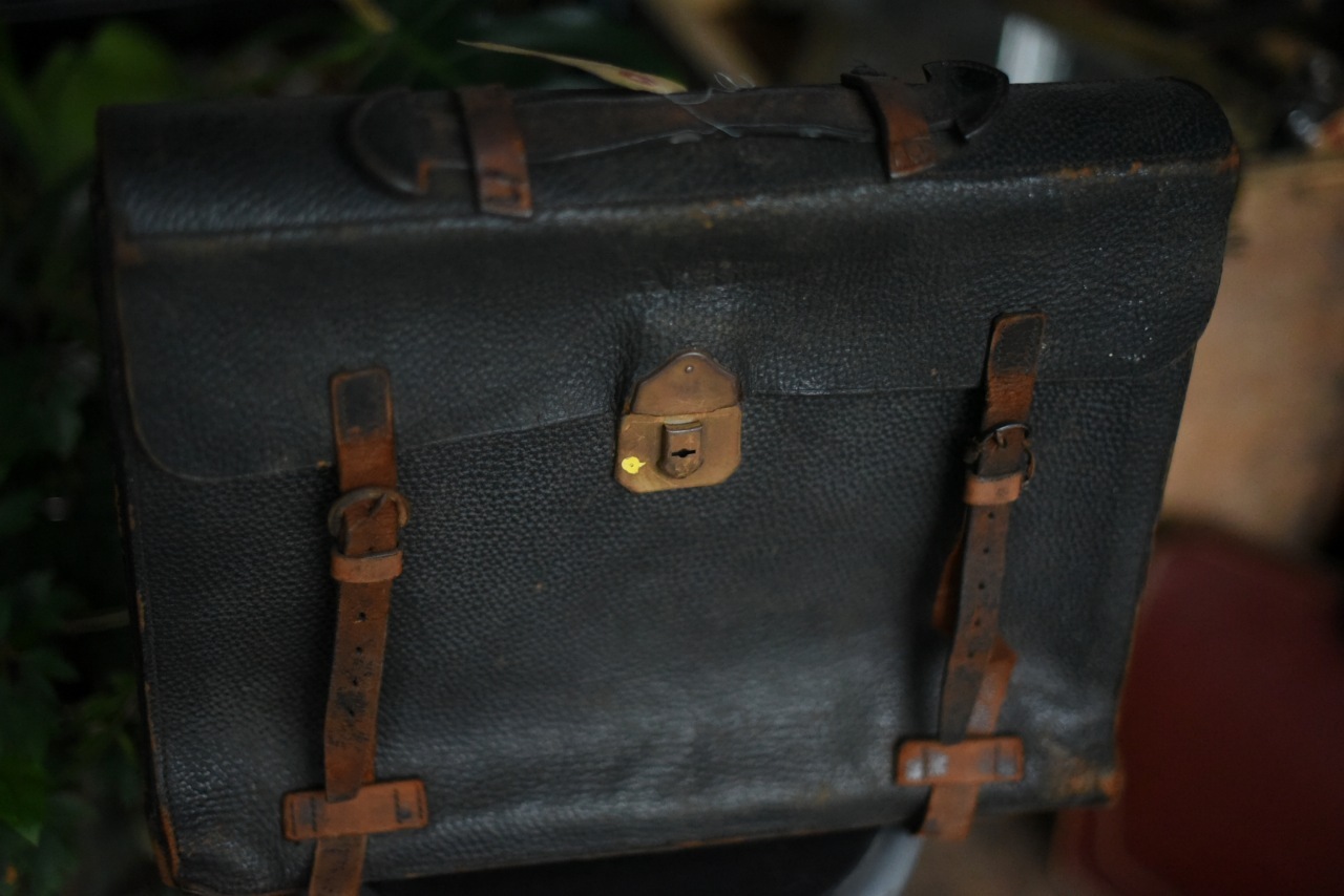100400 ヴィンテージ　バッグ　ブリーフケース 　破れ有り　MADE IN ENGLAND