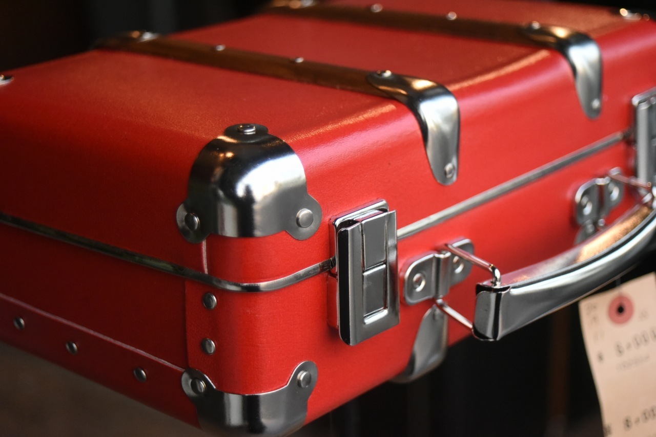 5503 30cm SS レッド 「KAZETO社」　トランクケース 90年以上の歴史を誇るチェコの伝統的トランクメーカー　