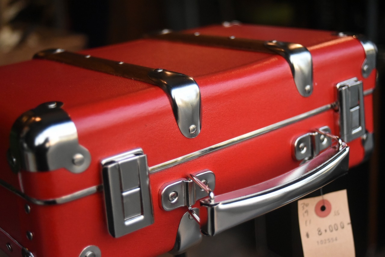5503 30cm SS レッド 「KAZETO社」　トランクケース 90年以上の歴史を誇るチェコの伝統的トランクメーカー　