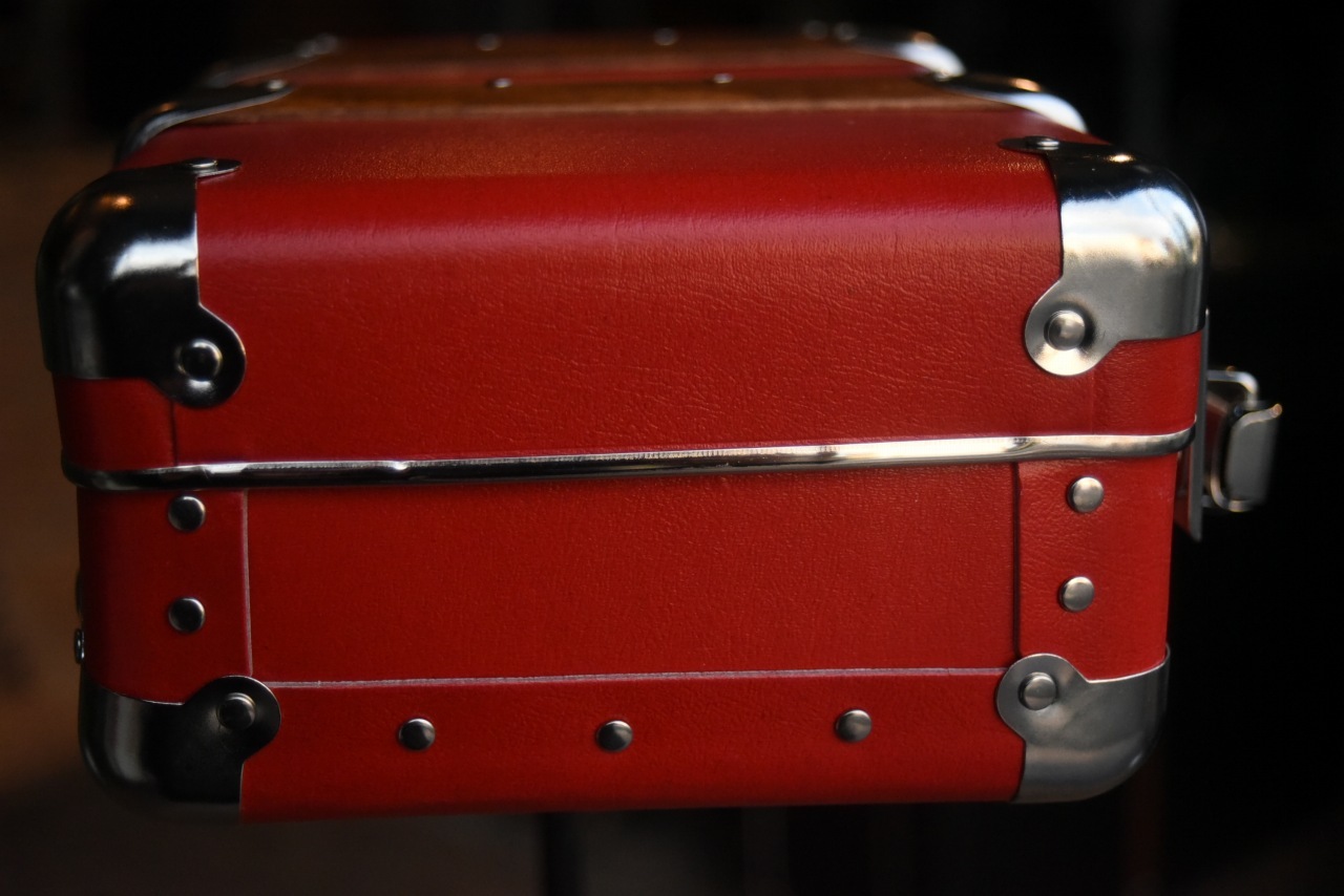 5503 30cm SS レッド 「KAZETO社」　トランクケース 90年以上の歴史を誇るチェコの伝統的トランクメーカー　