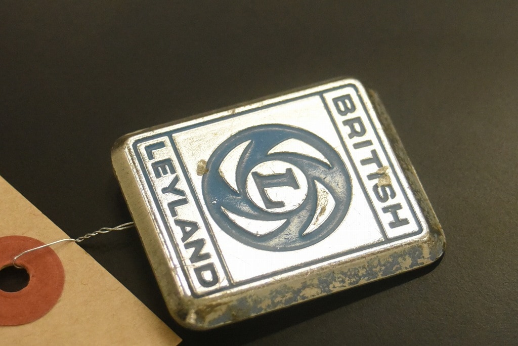 104509 ヴィンテージ 「BRITISH LEYLAND ブリティッシュ・レイランド」 旧車 エンブレム 英国 MADE IN ENGLAND