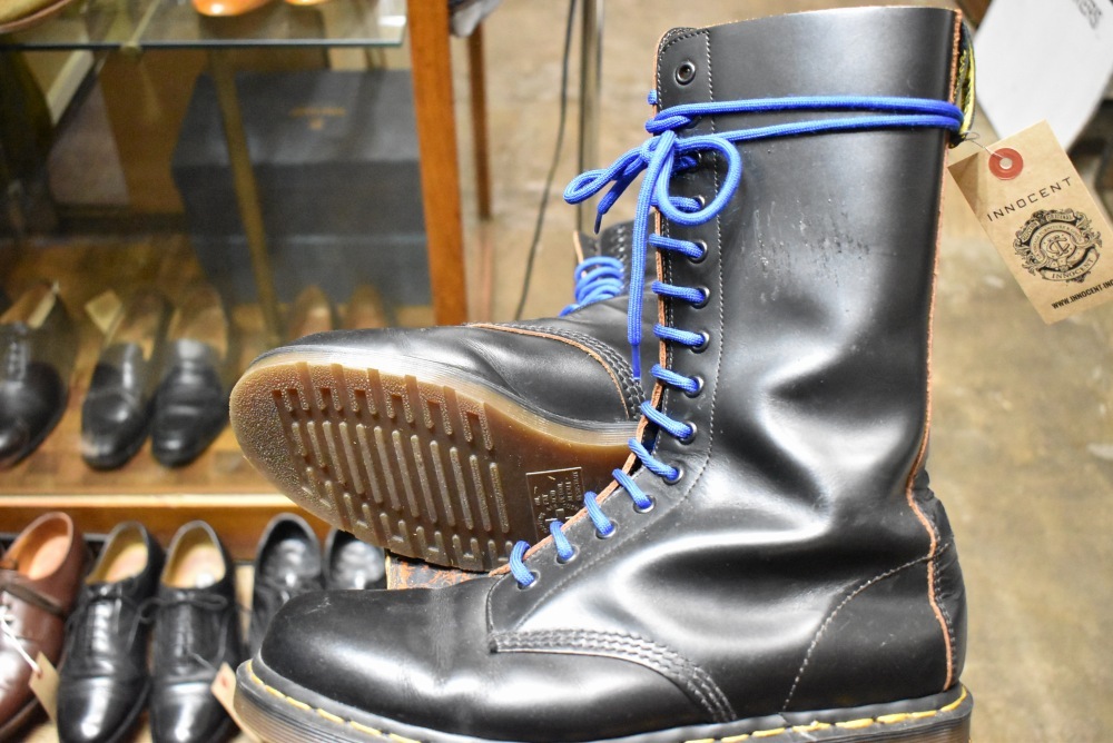 109435 ヴィンテージ　ブーツ　「ドクターマーチン」　Dr. Martens　14ホール MADE IN ENGLAND