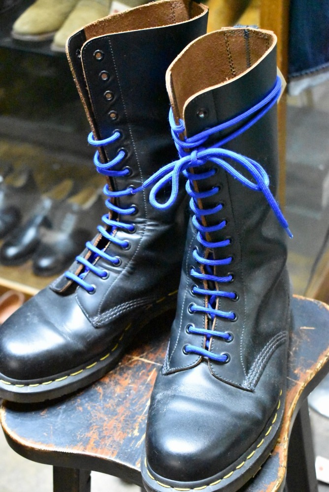 109435 ヴィンテージ　ブーツ　「ドクターマーチン」　Dr. Martens　14ホール MADE IN ENGLAND