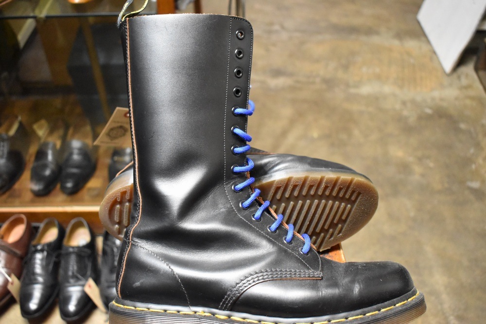 109435 ヴィンテージ　ブーツ　「ドクターマーチン」　Dr. Martens　14ホール MADE IN ENGLAND