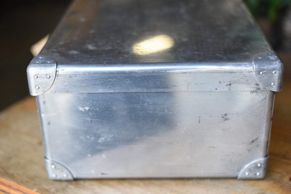 103694 ヴィンテージ アルミ トランクケース 英国製 | すべての商品