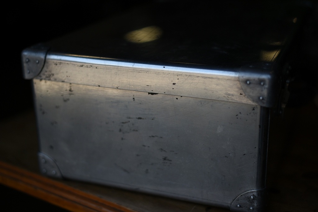 103694 ヴィンテージ アルミ トランクケース 英国製 | すべての商品