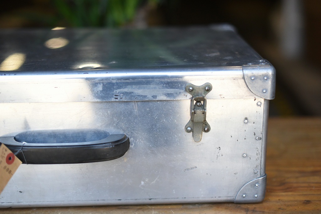 103694 ヴィンテージ アルミ トランクケース 英国製 | すべての