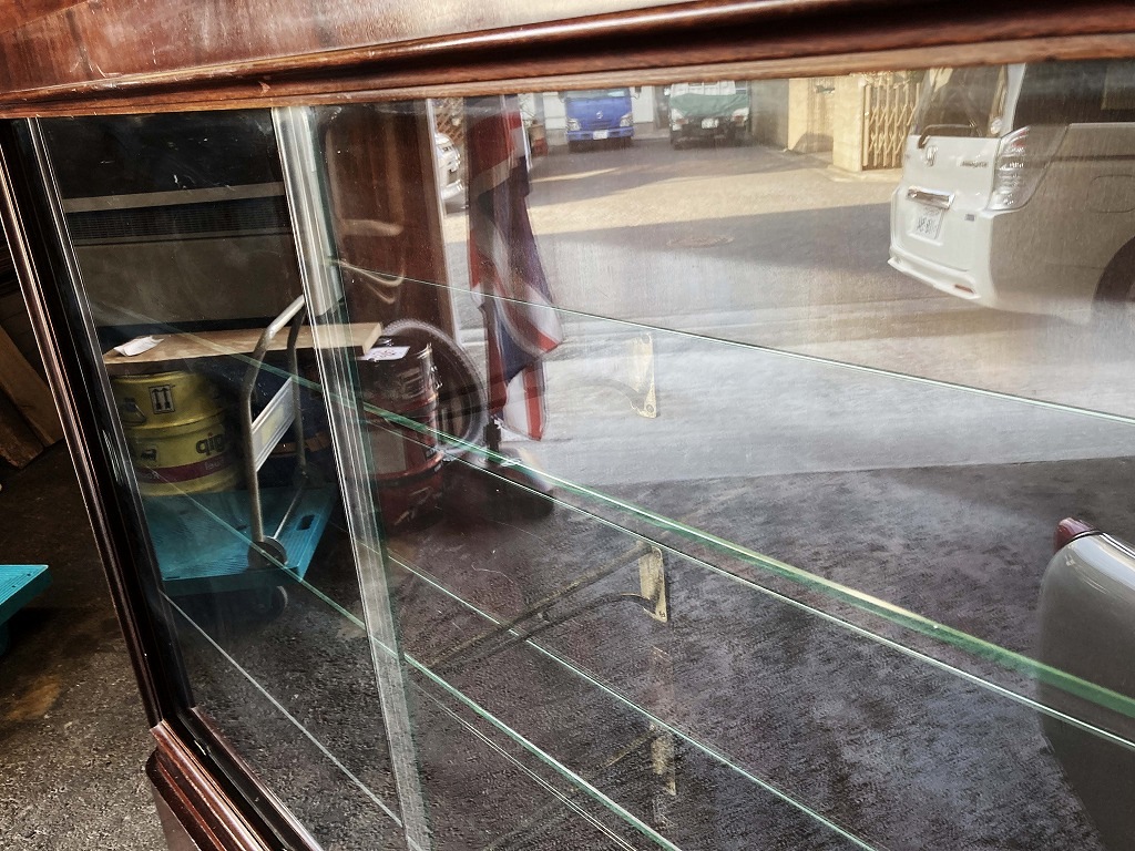 108408 販売及び長期リース店舗什器 英国製アンティーク 4段 ショーケース