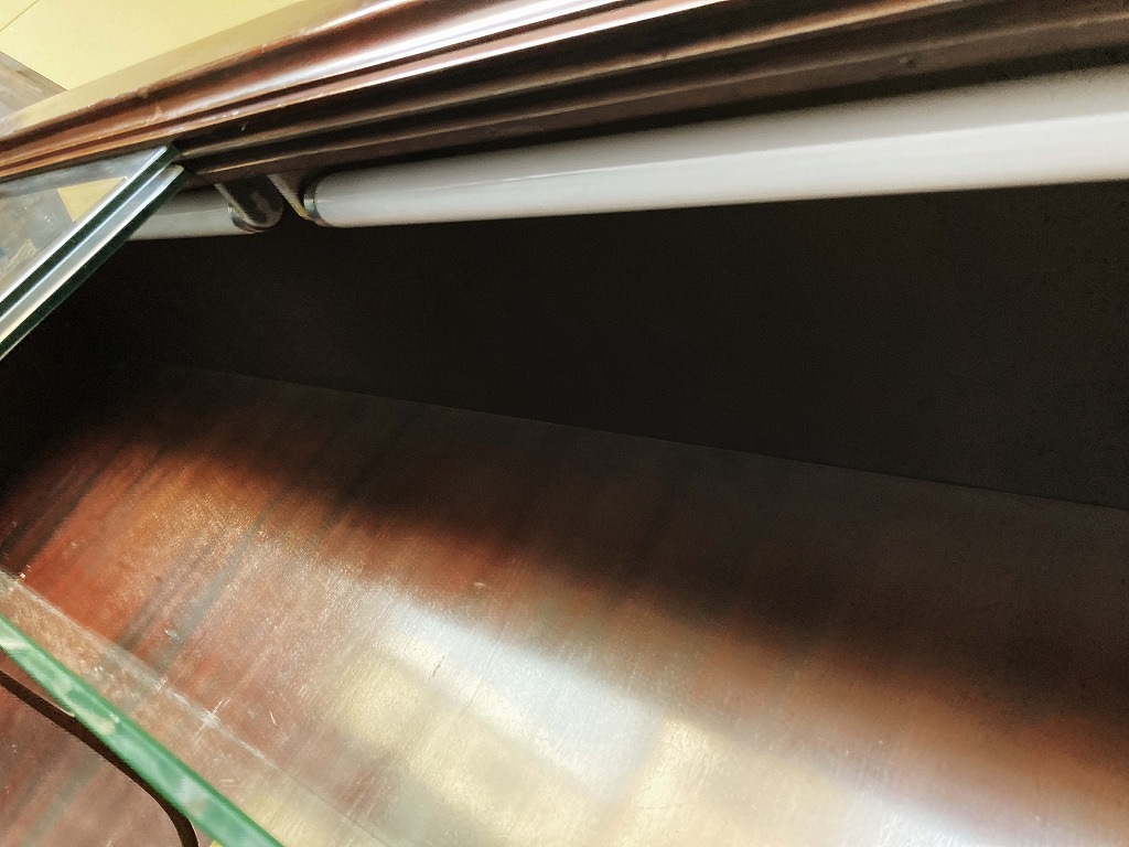 108408 販売及び長期リース店舗什器 英国製アンティーク 4段 ショーケース