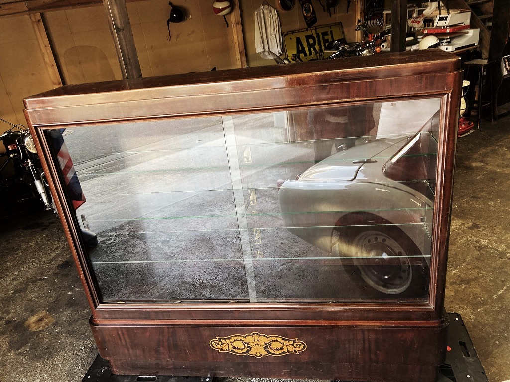 108408 販売及び長期リース店舗什器 英国製アンティーク 4段 ショーケース