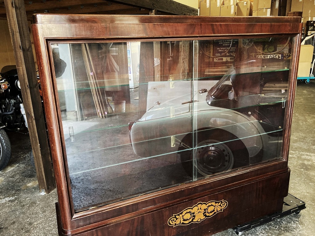 108408 販売及び長期リース店舗什器 英国製アンティーク 4段 ショーケース