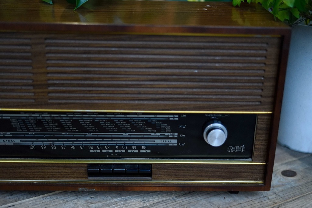 104910 ヴィンテージ　「RFT Korvette 8311」　ラジオ　ドイツ製 MADE IN GERMANY