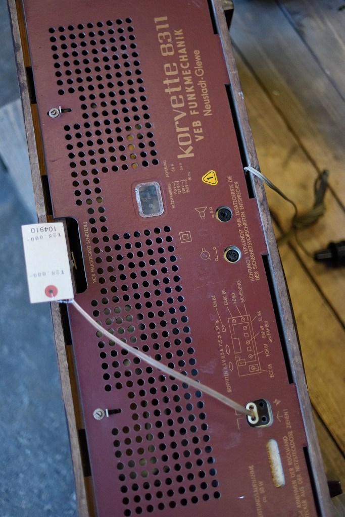 104910 ヴィンテージ　「RFT Korvette 8311」　ラジオ　ドイツ製 MADE IN GERMANY