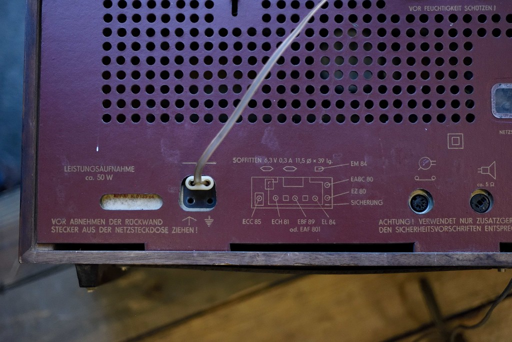 104910 ヴィンテージ　「RFT Korvette 8311」　ラジオ　ドイツ製 MADE IN GERMANY