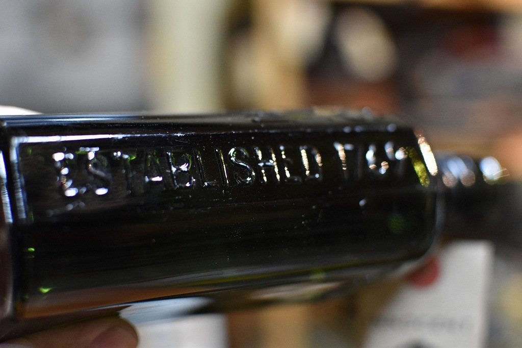 106769 ヴィンテージ　ボトル　瓶　イギリス ガラス