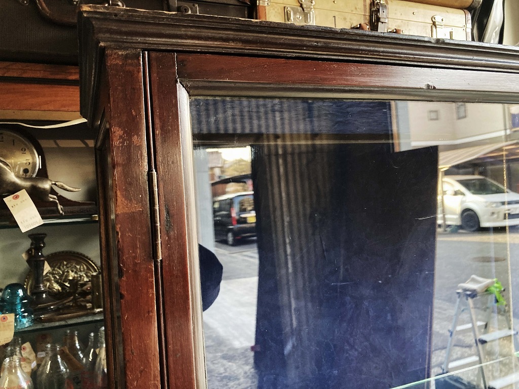 108411 販売及び長期リース店舗什器　英国製アンティーク　4段　　ガラスショーケース 　