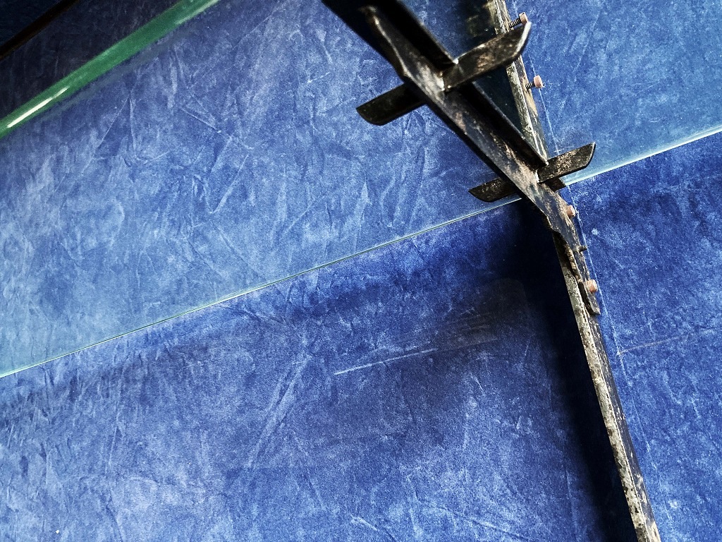 108411 販売及び長期リース店舗什器　英国製アンティーク　4段　　ガラスショーケース 　