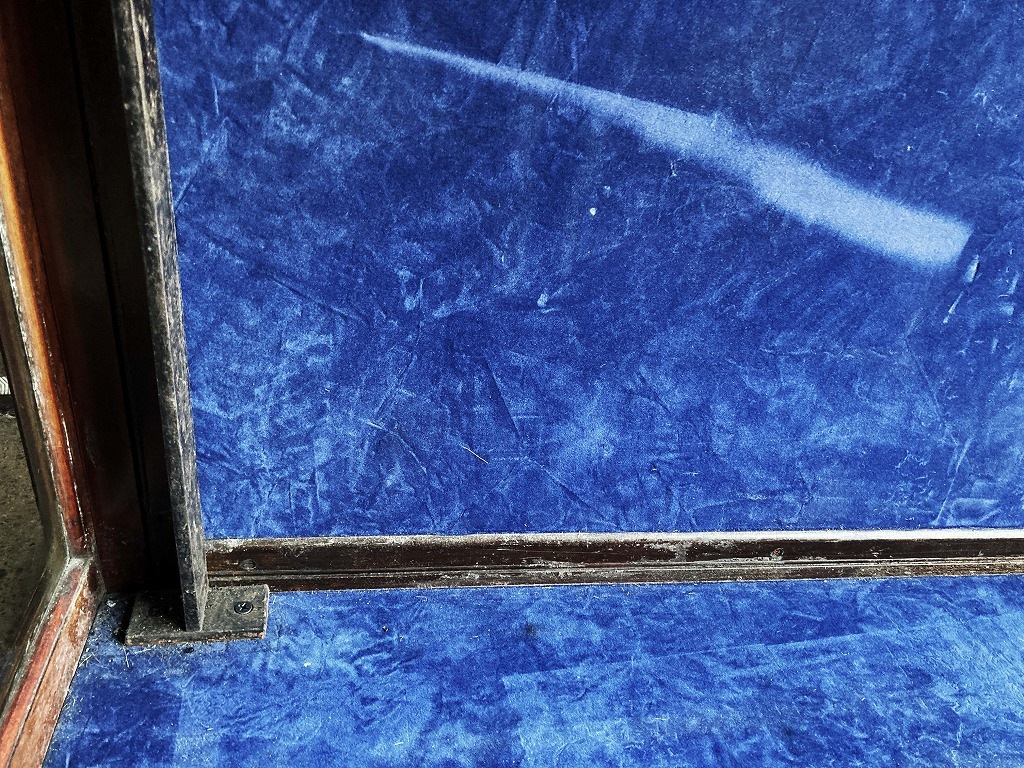 108411 販売及び長期リース店舗什器　英国製アンティーク　4段　　ガラスショーケース 　