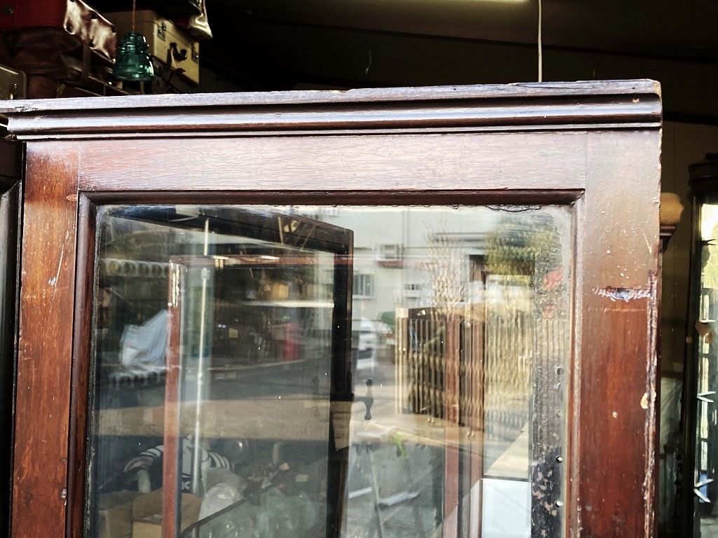 108411 販売及び長期リース店舗什器　英国製アンティーク　4段　　ガラスショーケース 　