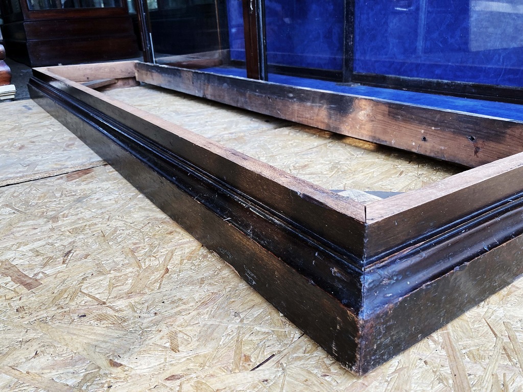 108411 販売及び長期リース店舗什器　英国製アンティーク　4段　　ガラスショーケース 　