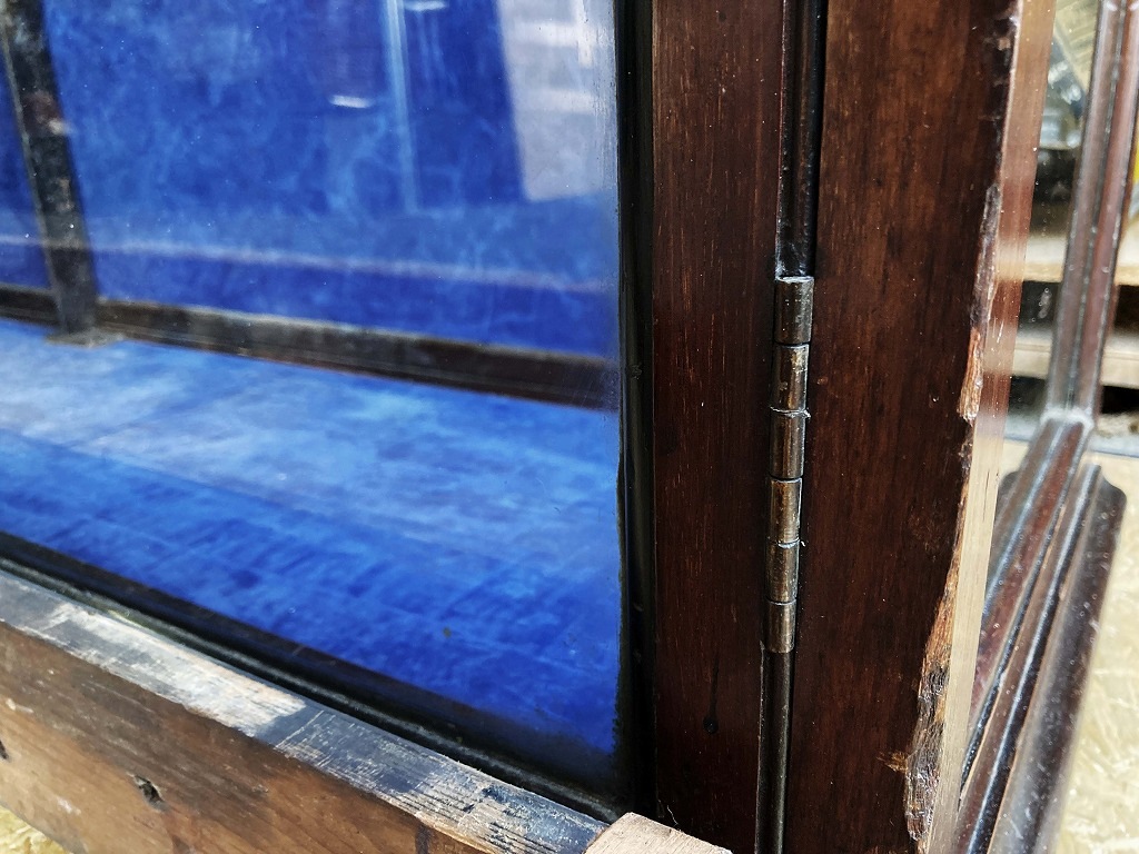 108411 販売及び長期リース店舗什器　英国製アンティーク　4段　　ガラスショーケース 　