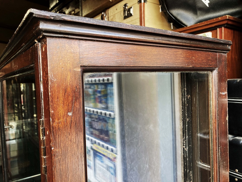 108411 販売及び長期リース店舗什器　英国製アンティーク　4段　　ガラスショーケース 　