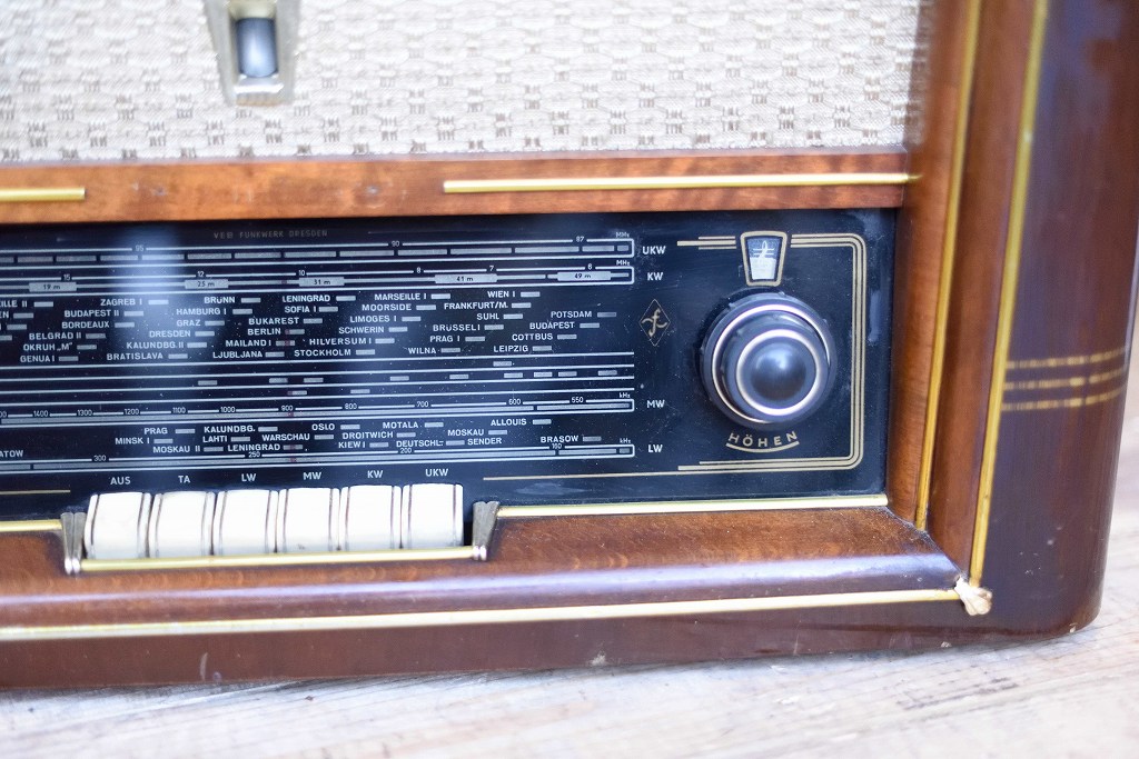 104928 ヴィンテージ　「RFT AM/FM-Super Dominante」　ラジオ　ドイツ製 MADE IN GERMANY