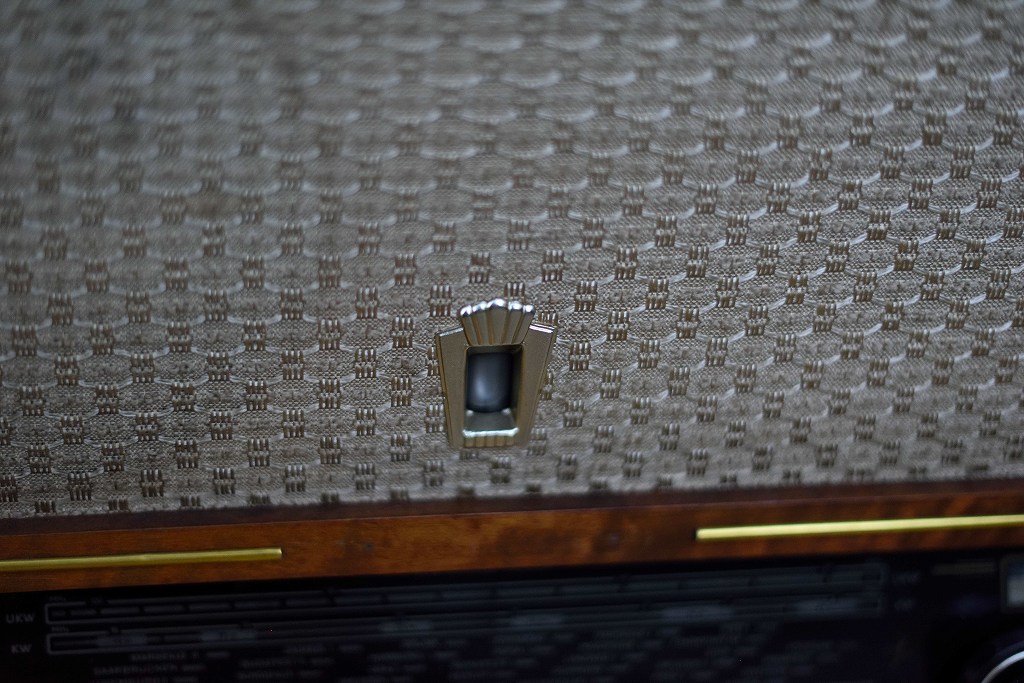 104928 ヴィンテージ　「RFT AM/FM-Super Dominante」　ラジオ　ドイツ製 MADE IN GERMANY