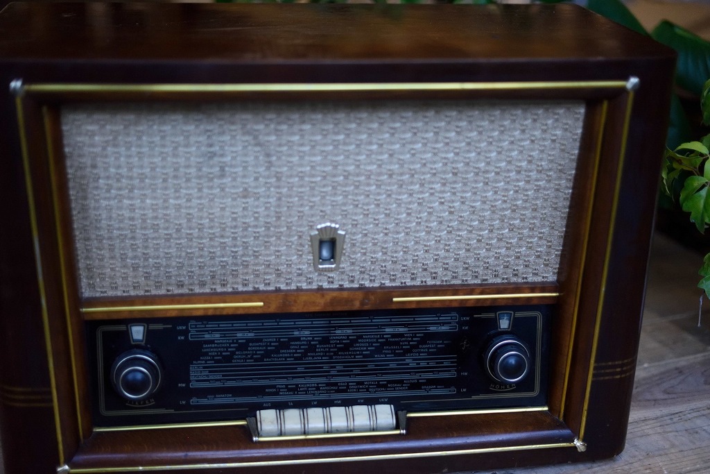 104928 ヴィンテージ　「RFT AM/FM-Super Dominante」　ラジオ　ドイツ製 MADE IN GERMANY