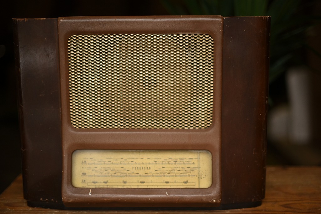 103702 UK　ヴィンテージ　「FERGUSON RADIO CORP LTD 207A」 ラジオ　MADE IN ENGLAND 英国　