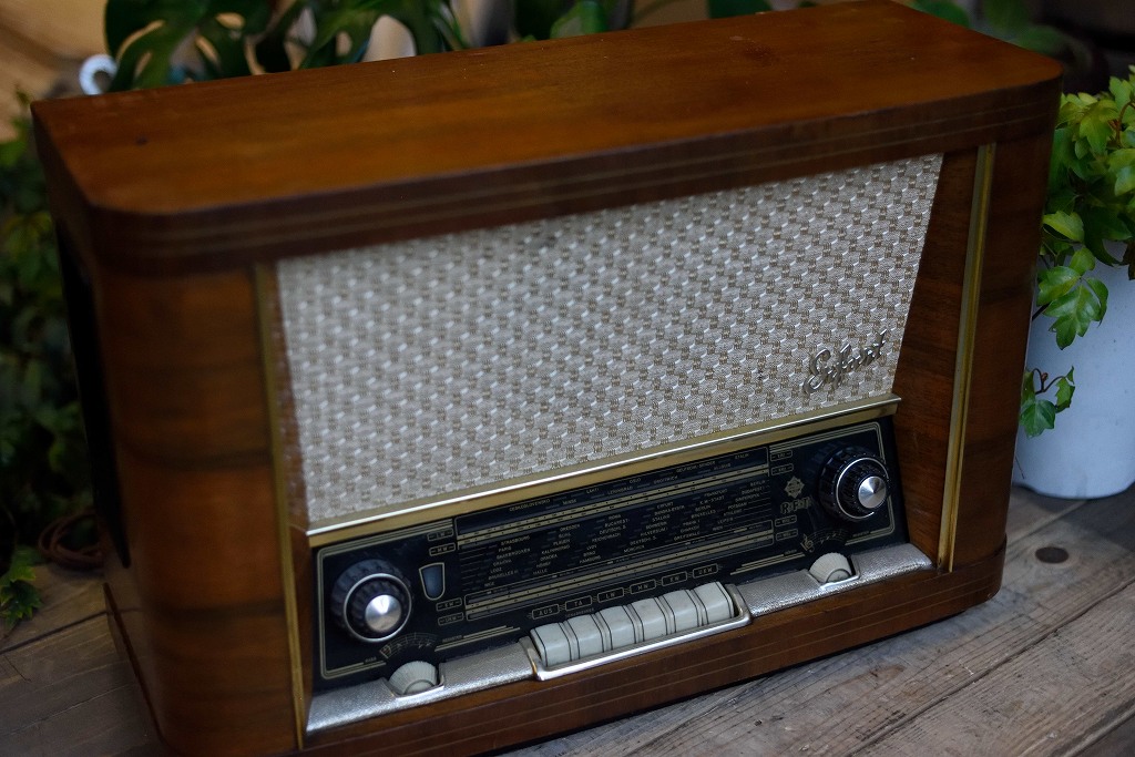 104916 ヴィンテージ　「RFT SUPER 8118/57」　ラジオ　ドイツ製 MADE IN GERMANY