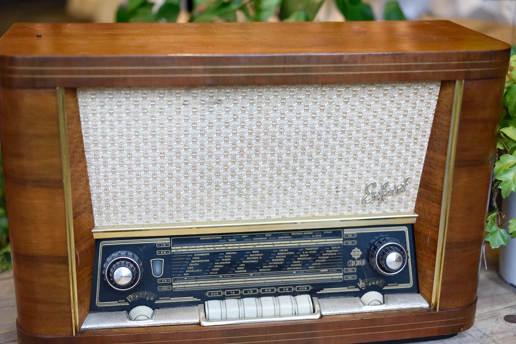 104916 ヴィンテージ　「RFT SUPER 8118/57」　ラジオ　ドイツ製 MADE IN GERMANY