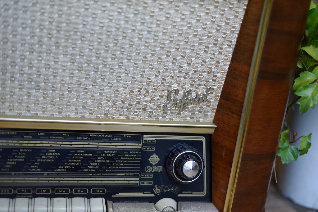 104916 ヴィンテージ　「RFT SUPER 8118/57」　ラジオ　ドイツ製 MADE IN GERMANY