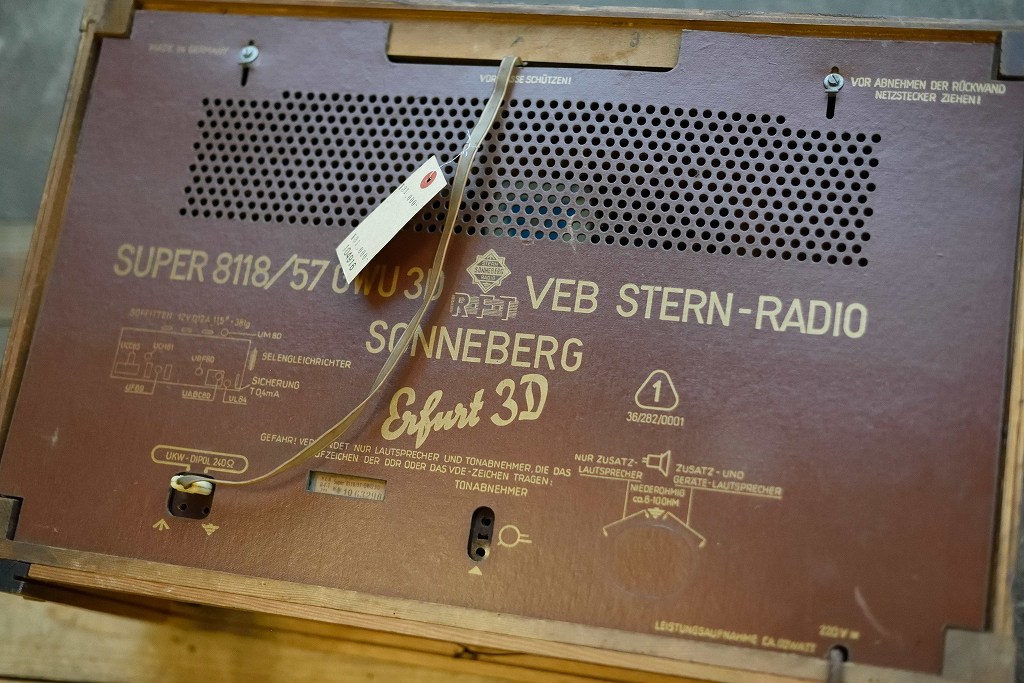 104916 ヴィンテージ　「RFT SUPER 8118/57」　ラジオ　ドイツ製 MADE IN GERMANY