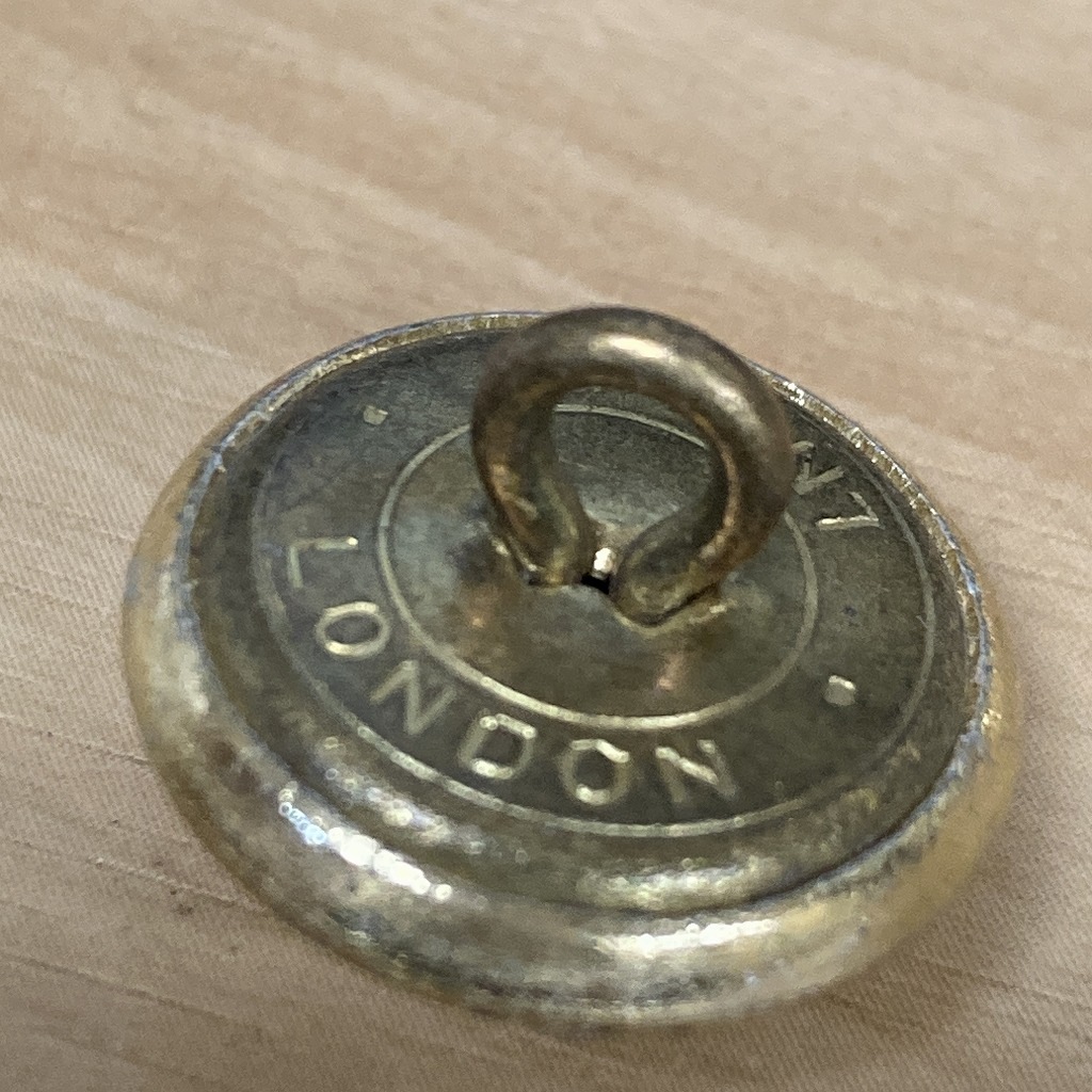 105986 英国 GAUNT LONDON Heraldic Shield ボタン 釦 小1個 真鍮製紋章