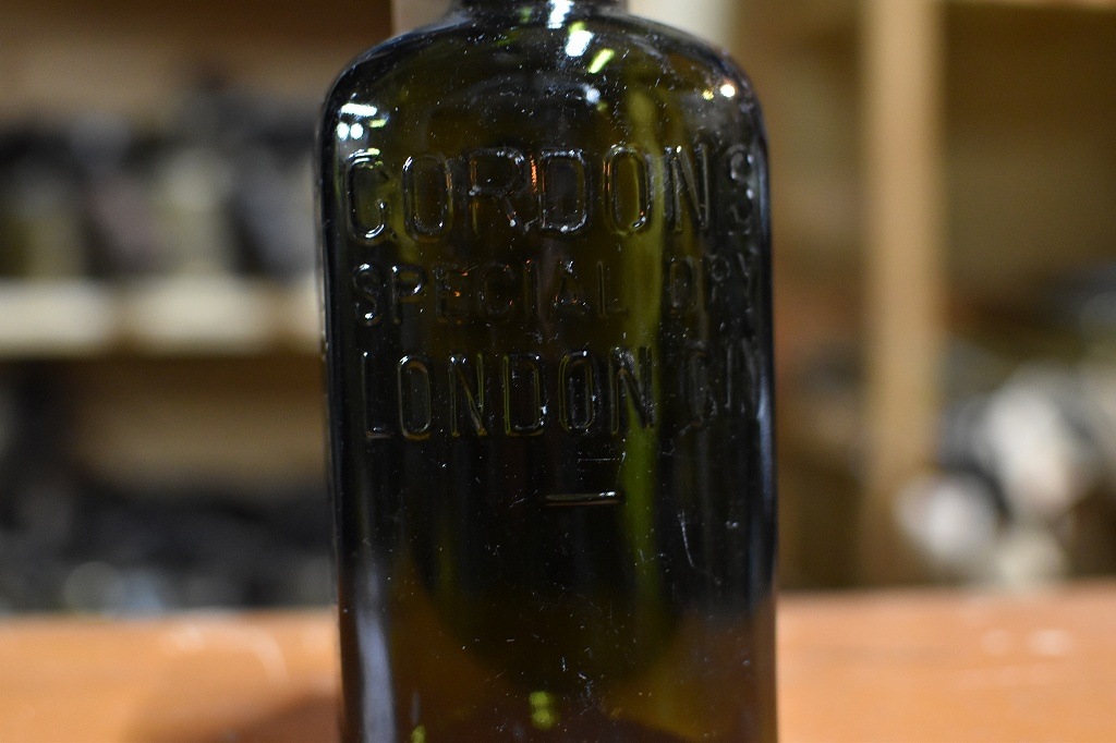 106768 ヴィンテージ　ボトル　瓶　イギリス ガラス