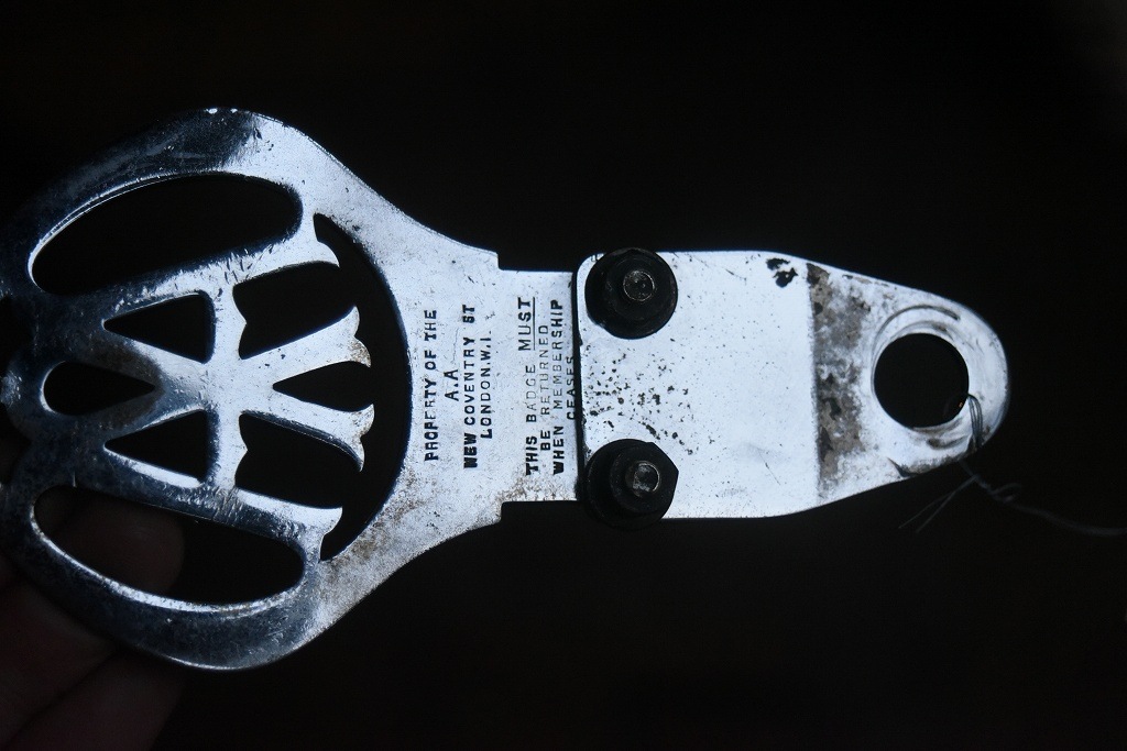 103324 UK ヴィンテージ　50年代　クロームメッキ　AA Automobile Association カーバッチ　