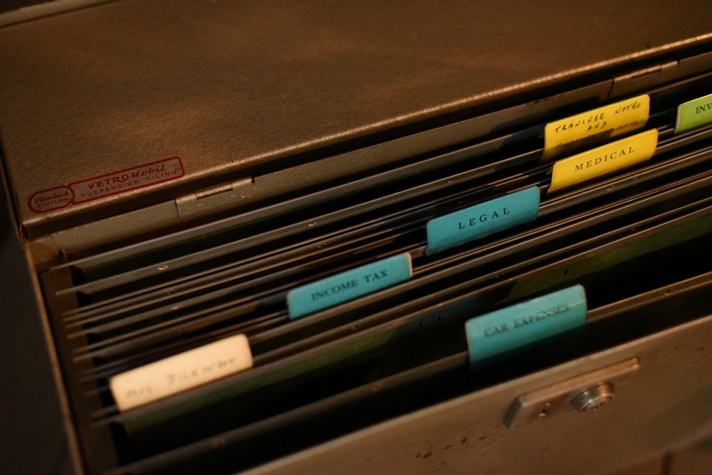 1750 ヴィンテージ メタルキャビネット　スチールボックス　 英国製