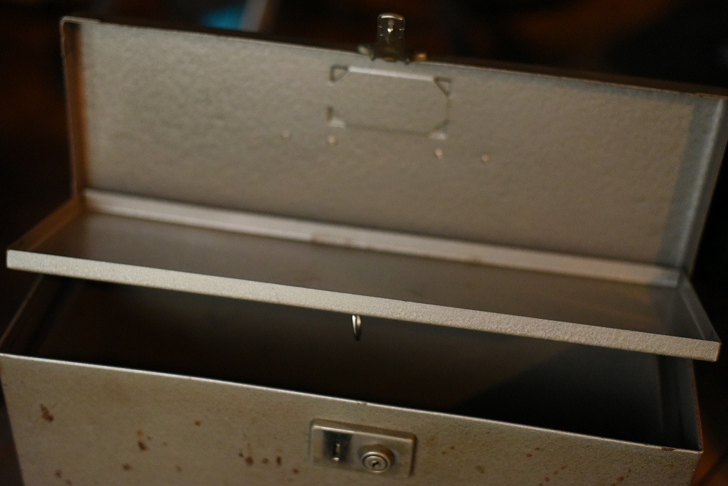 1750 ヴィンテージ メタルキャビネット　スチールボックス　 英国製