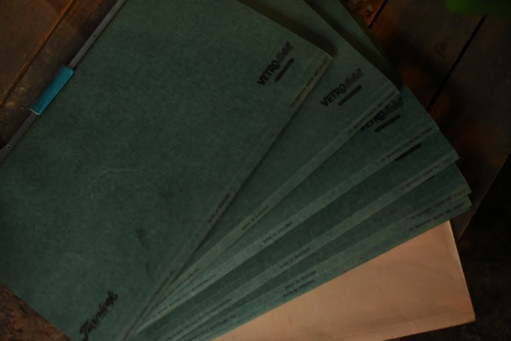 1750 ヴィンテージ メタルキャビネット　スチールボックス　 英国製