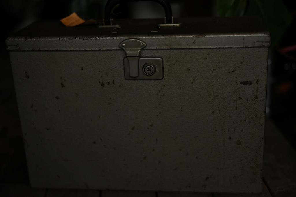 1750 ヴィンテージ メタルキャビネット　スチールボックス　 英国製