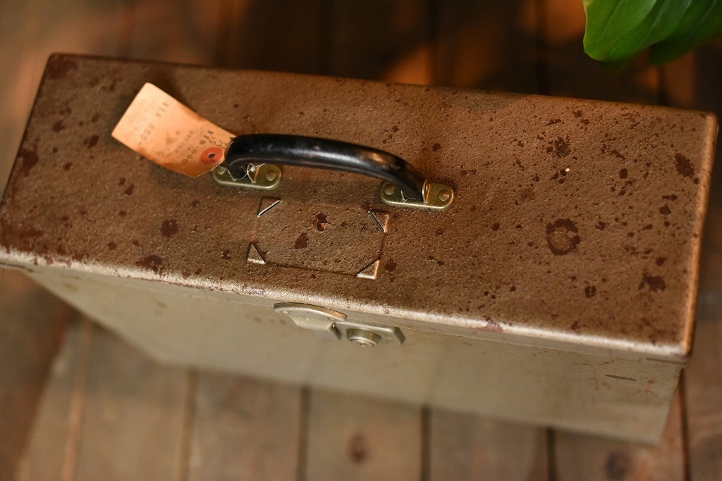 1750 ヴィンテージ メタルキャビネット　スチールボックス　 英国製