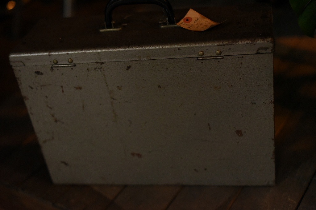 1750 ヴィンテージ メタルキャビネット　スチールボックス　 英国製