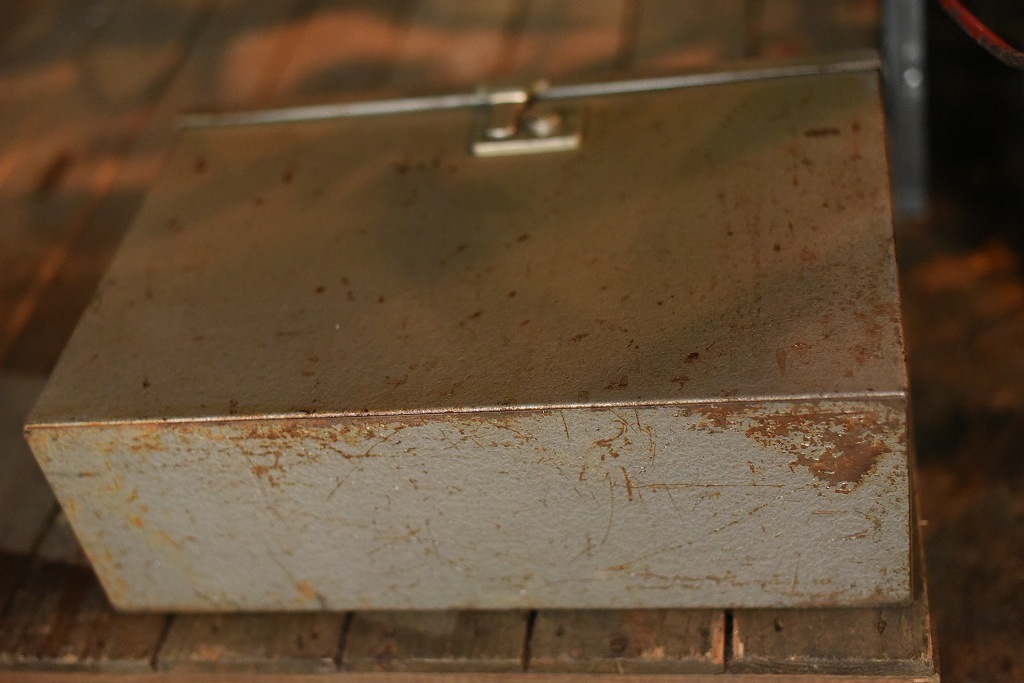 1750 ヴィンテージ メタルキャビネット　スチールボックス　 英国製