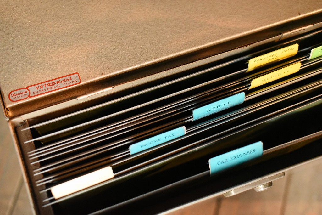 1750 ヴィンテージ メタルキャビネット　スチールボックス　 英国製