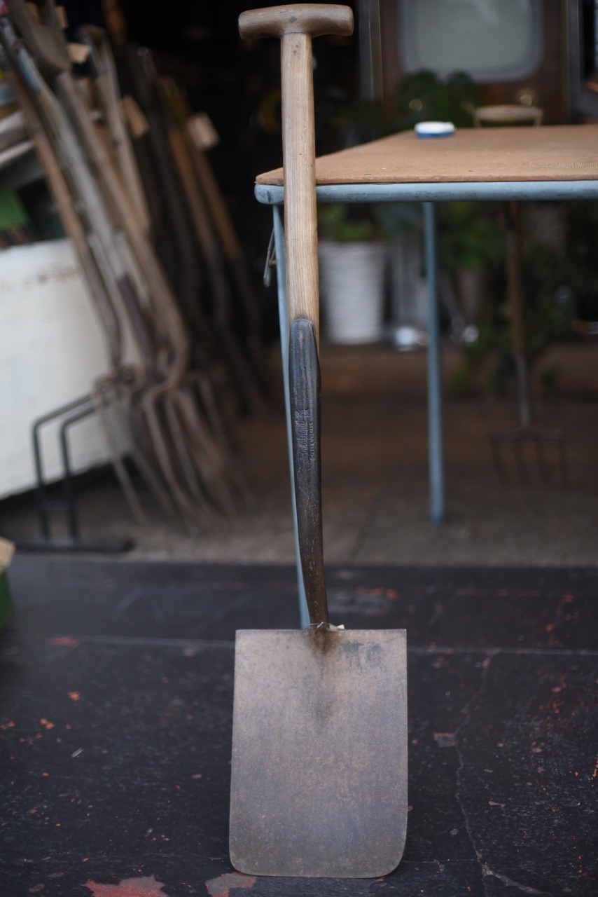 102209　UK ヴィンテージ　ガーデンショベル　ガーデニング　園芸用品　銘入り