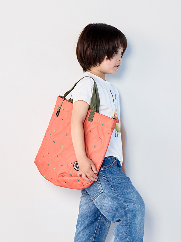 葉っぱに擬態？！かまきりくんレッスンバッグ（絵本袋） オレンジ